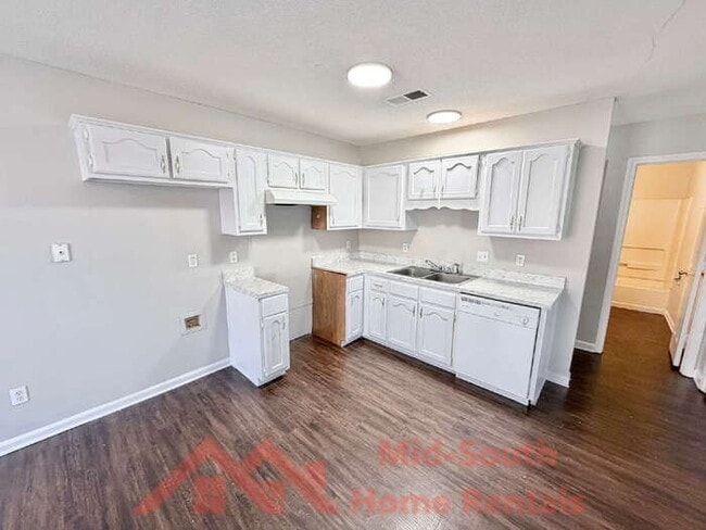 Building Photo - 4450 Longtree Cove