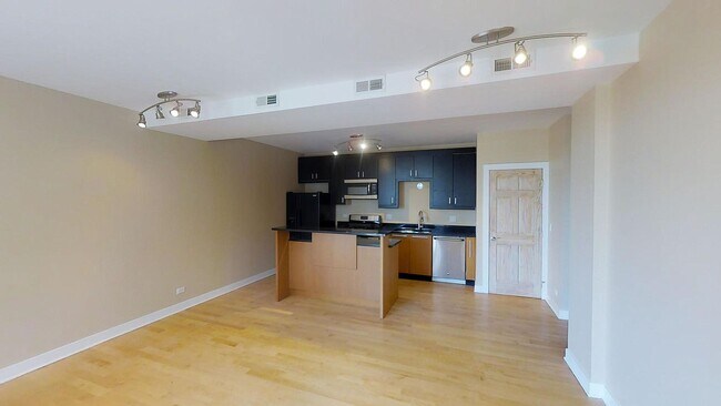 Building Photo - 811 W Eastwood Ave