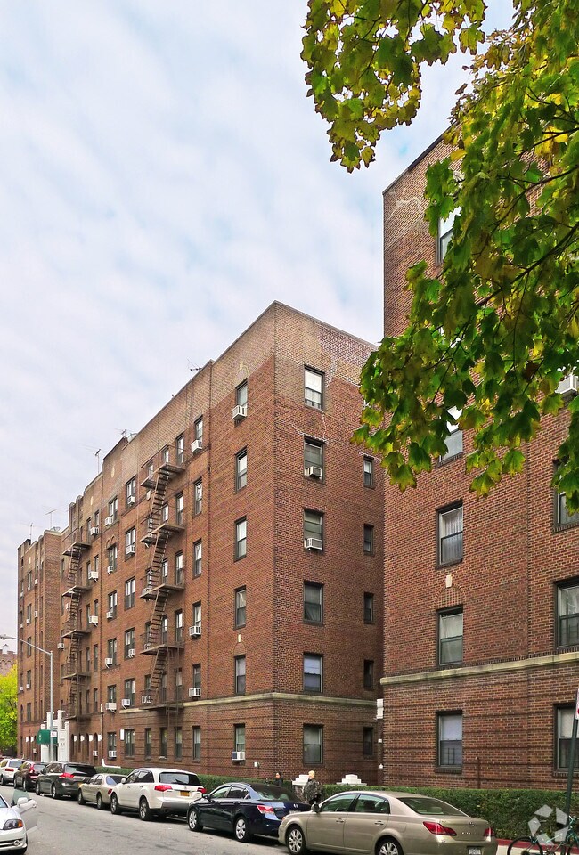 Foto del edificio - 829 E 10th St