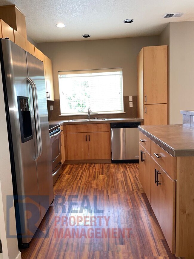 Building Photo - 8750 NE Delamere Way