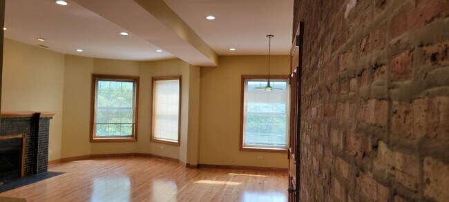 Building Photo - 5336 S Prairie Ave