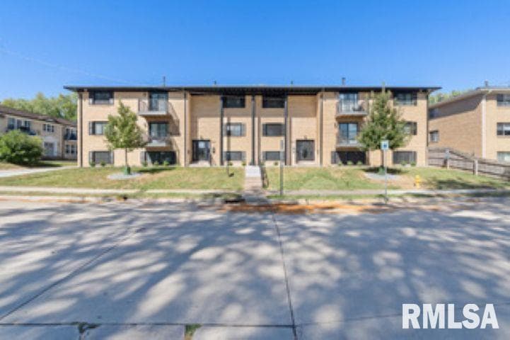Foto principal - 1650 W 42nd St