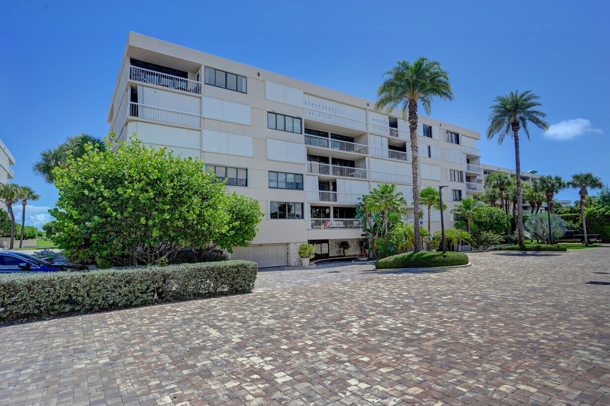 Primary Photo - 3250 S Ocean Blvd