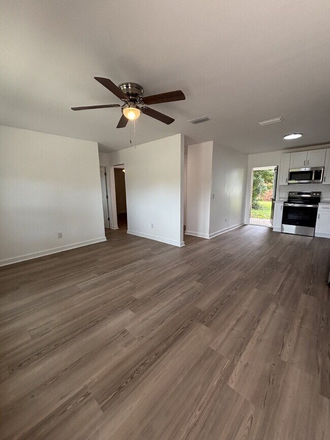 Foto del edificio - "Charming 2-Bed Oasis in Lynn Haven – Cozy...