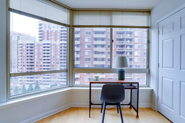 Building Photo - 901 N Pollard St