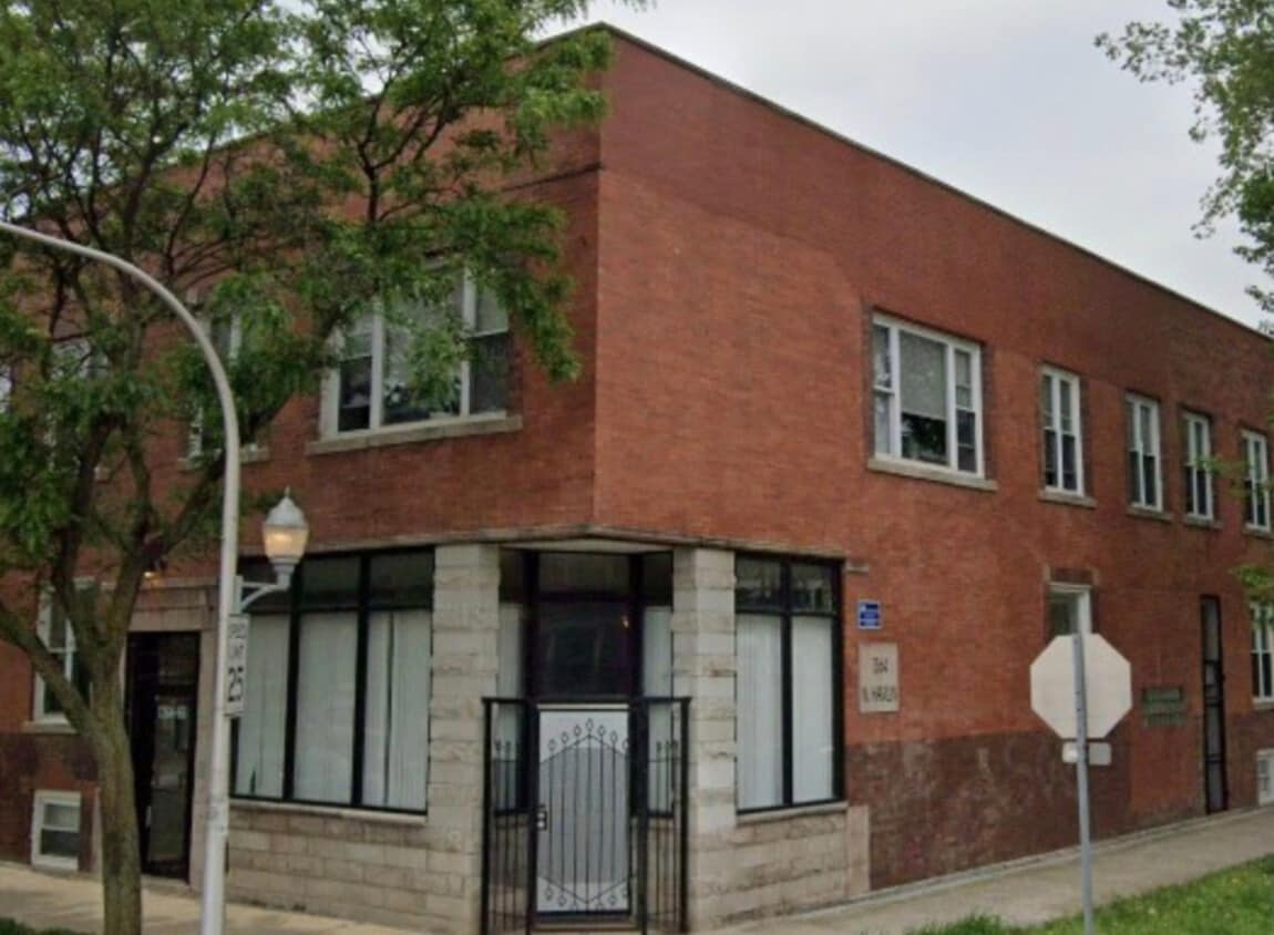 Primary Photo - 1364 N Hamlin Ave