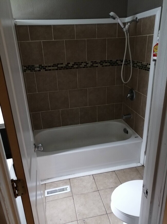 Building Photo - 634 E Indiana Ave