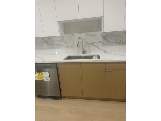 Building Photo - 6983-6204 204 St