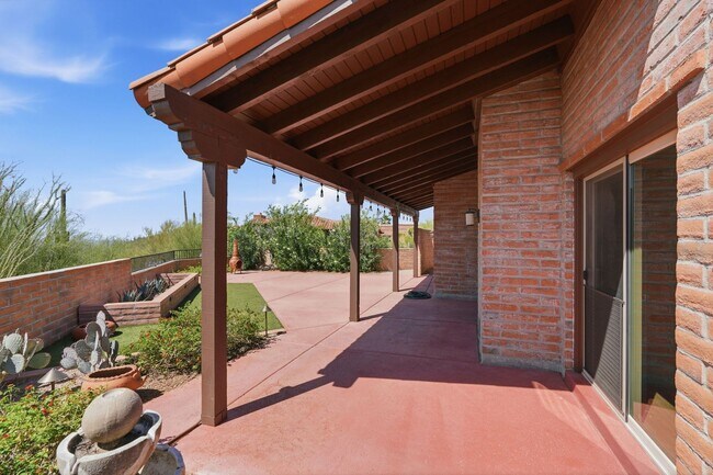 Foto del edificio - Pending/ Rented - Refined Desert Living in the Catalina Foothills