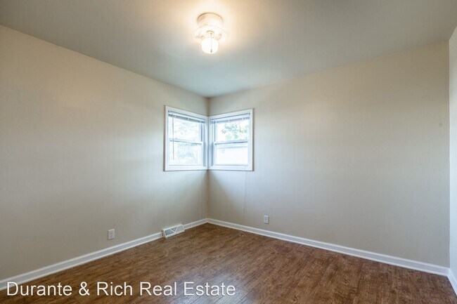 Foto del edificio - 3 br, 1.5 bath House - 827 3 Mile Rd