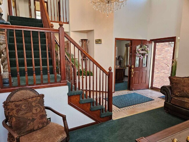 Foto del edificio - 5 Bedroom/ 4 Bath Two-Story in Governors Place