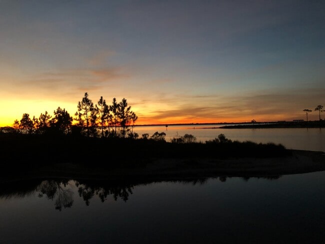 Building Photo - Bluewater Bay Area 4 Bedroom Pool Home!