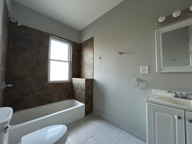 Foto del edificio - 6403 S Campbell Ave