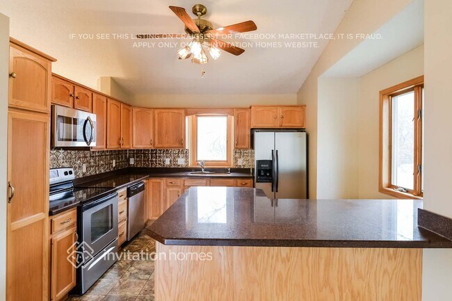 Building Photo - 100 Interlachen Way