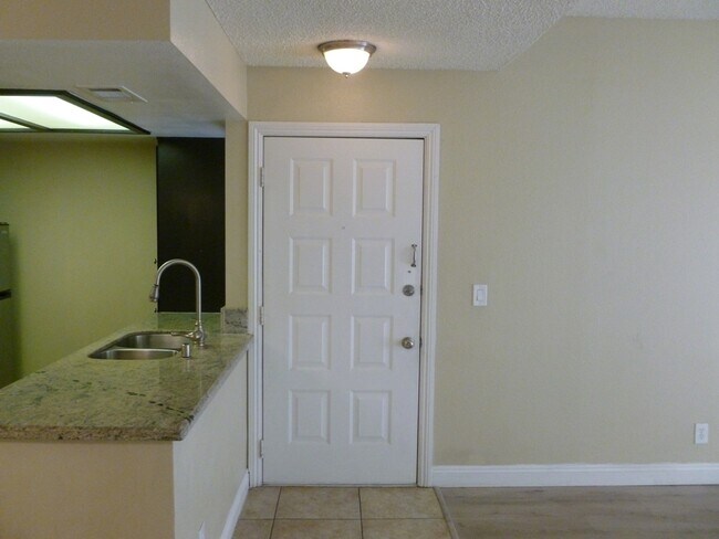 Foto del edificio - 7100 Pirates Cove Rd