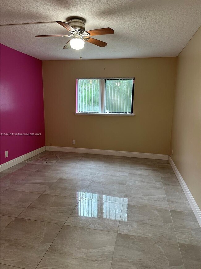 Foto del edificio - 4301 NW 19th St
