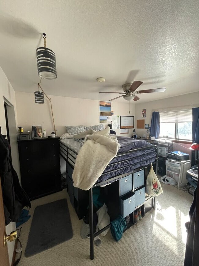 bedroom - 728 Iowa St House