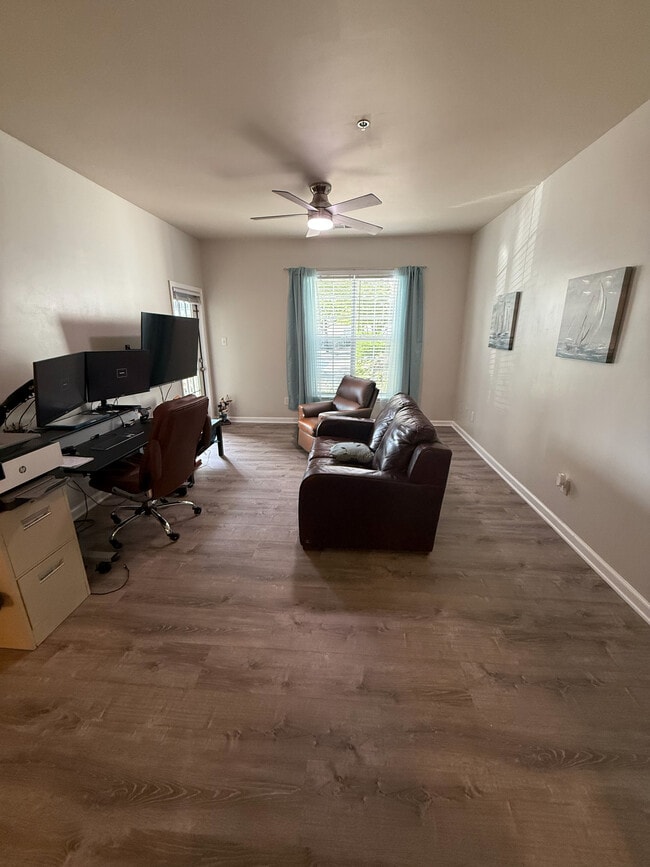 Building Photo - 270 Riverbend Dr