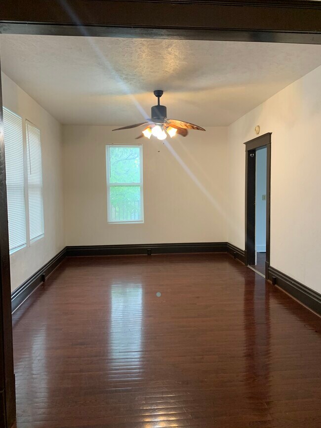 Building Photo - 808 S Greenlawn Ave