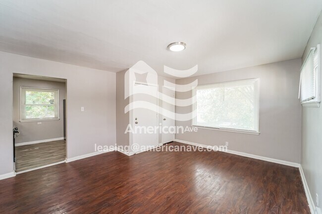 Foto del edificio - 5676#5678 North 61st Street, 53218; #1323339 - 1323339