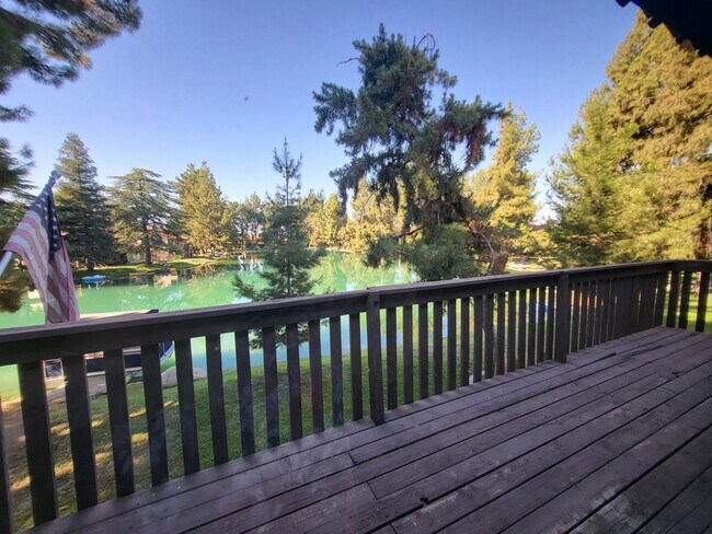 Foto del edificio - 4147 Pinewood Lake Dr