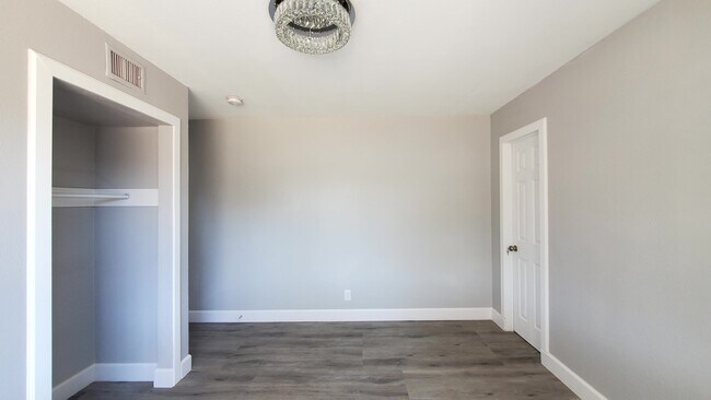 Foto del edificio - 523 N Hampton St