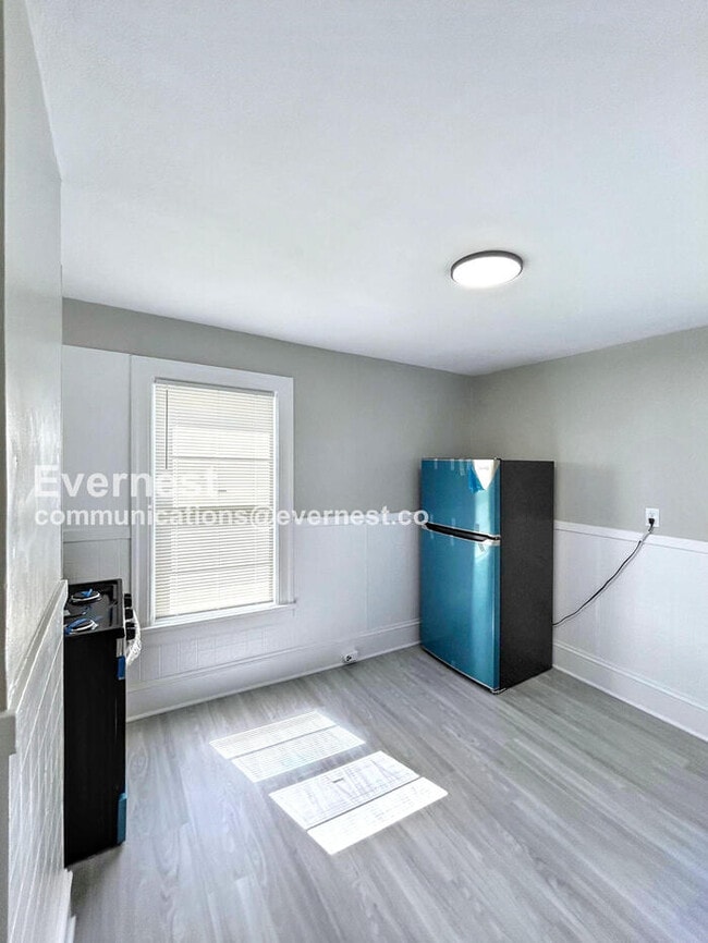 Building Photo - 1334 W 89th St