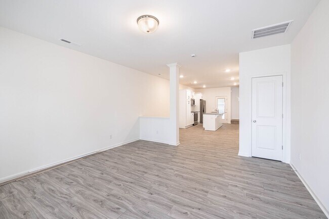 Building Photo - 451 Kinnerton Pl