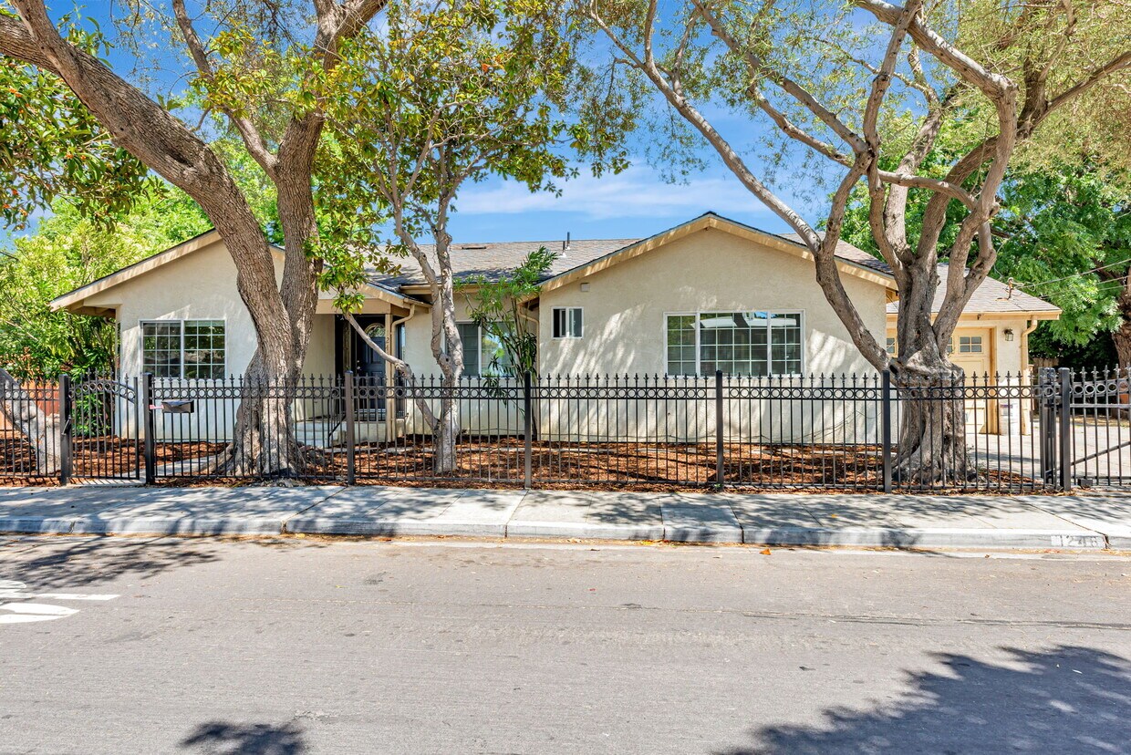 Foto principal - 1246 Hollyburne Ave