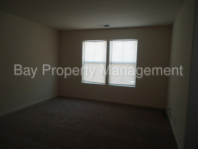 Building Photo - 705 Gardenia Pl