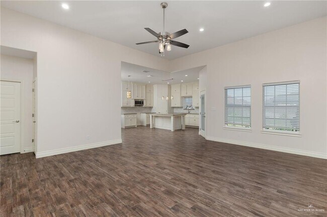 Building Photo - 14 E St