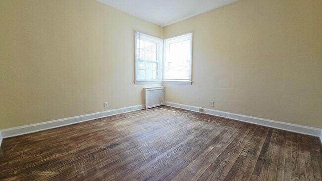 Building Photo - 921 11th St