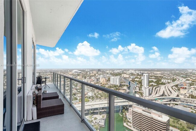 Foto del edificio - 185 SW 7th St