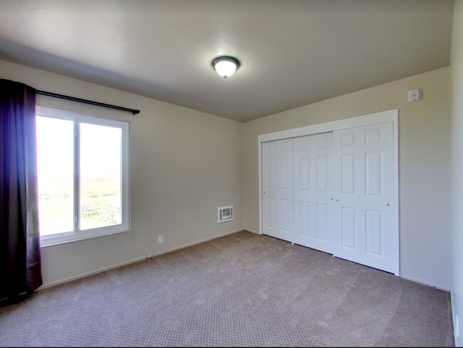 Building Photo - 1351 La Playa St