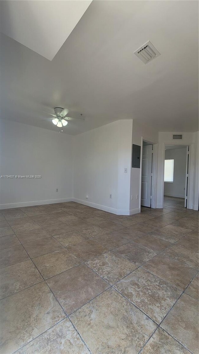 Foto del edificio - 948 SW 3rd St