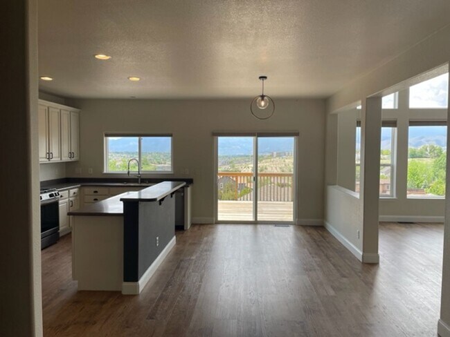 Foto del edificio - Stunning 4BD/3.5BA Briargate Home with Bre...