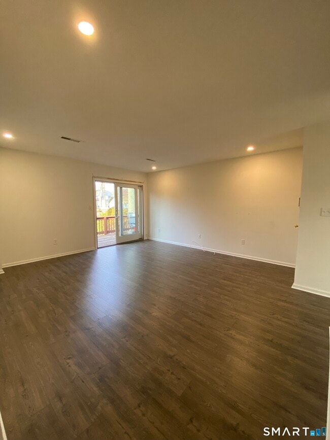 Building Photo - 108 Seaside Ave