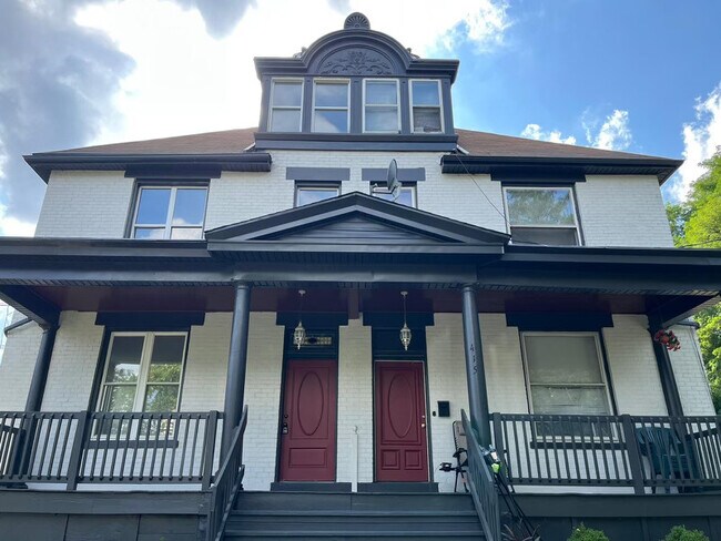 Building Photo - 413 Considine Ave