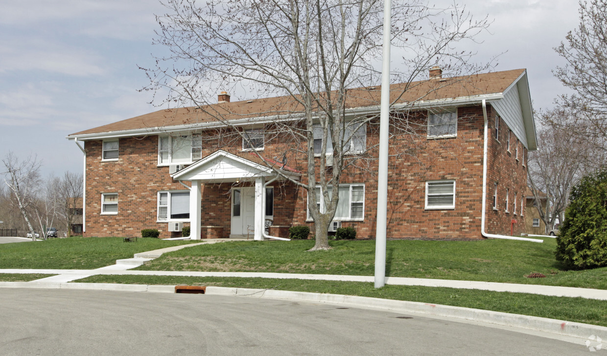 110 - 150 Maple Ave S - 110-150 Maple Ave S