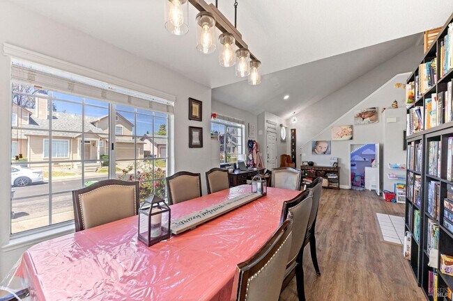 Foto del edificio - 907 Shadywood Cir