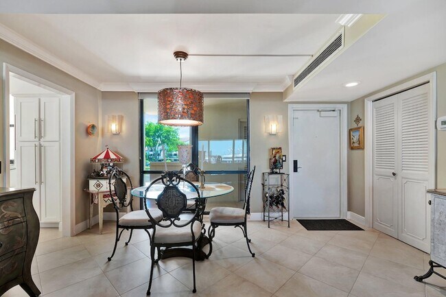 Foto del edificio - 134 Lakeshore Dr