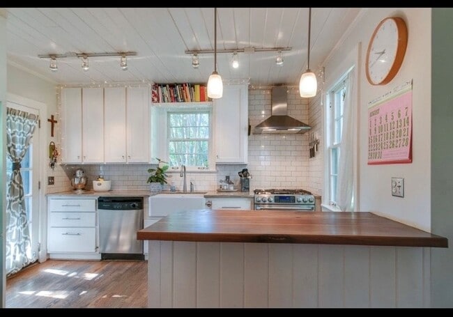 Building Photo - 2710 Hawthorne Pl