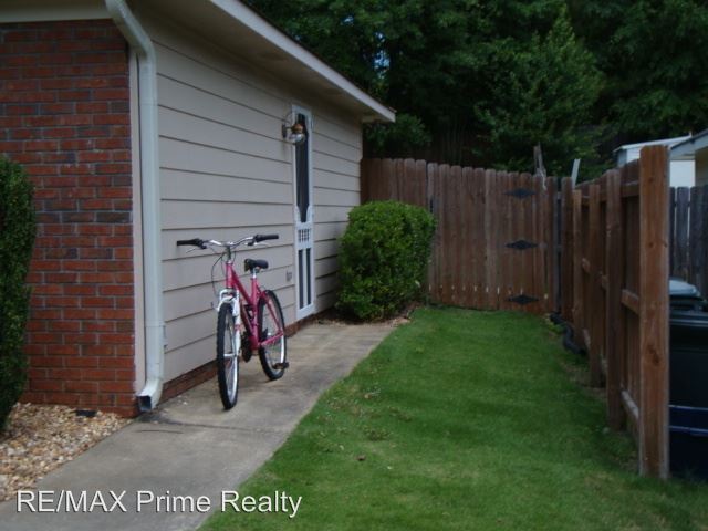 Foto del edificio - 2259 Birchwood Dr