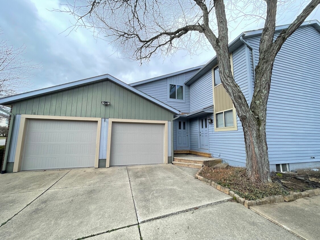 1936 Tennyson Ave NE, Massillon, OH 44646 Townhome Rentals in Massillon OH