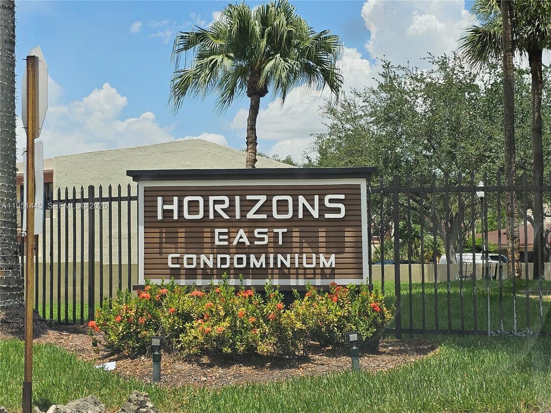 Foto del edificio - 8075 SW 107th Ave