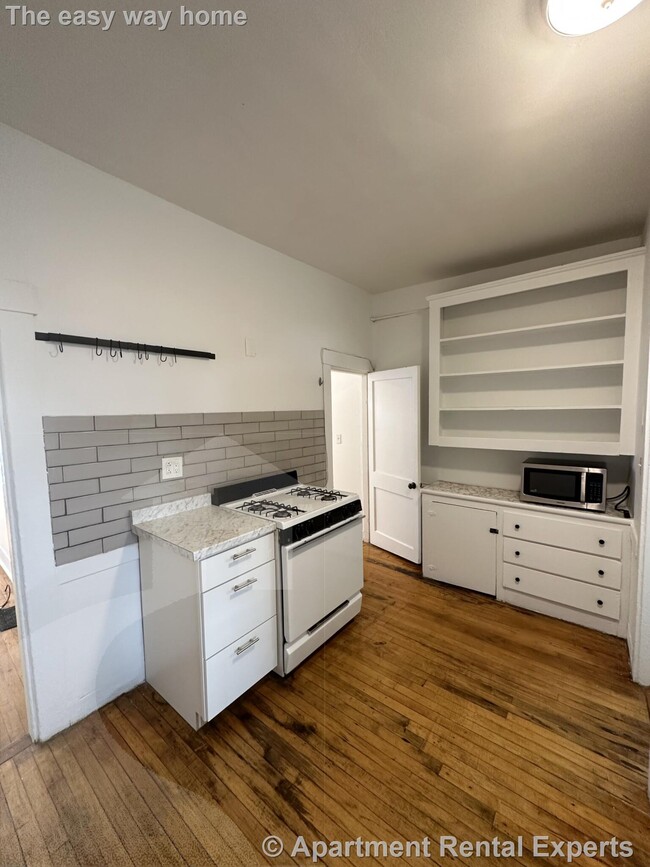 Building Photo - 148 Fifth St Unit #2