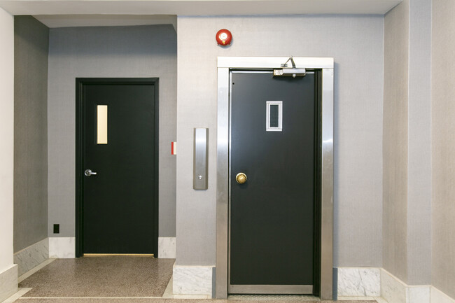 Elevator - Pickwick Arms