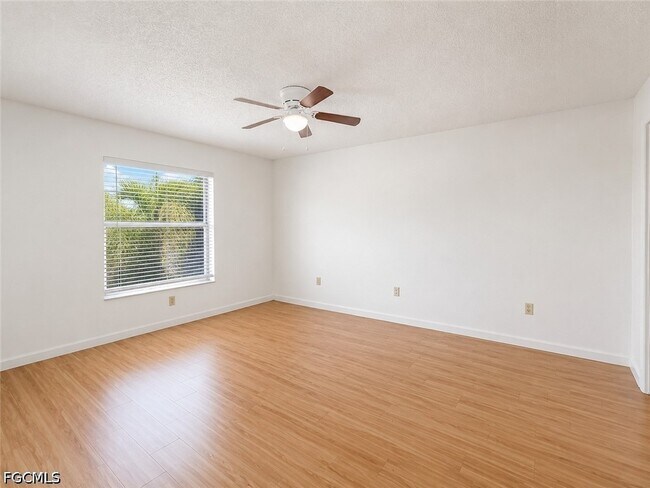 Foto del edificio - 4440 Orchid Blvd