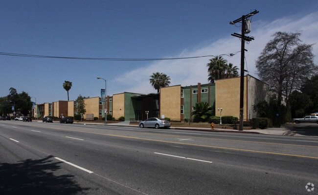Building Photo - Windsor Village