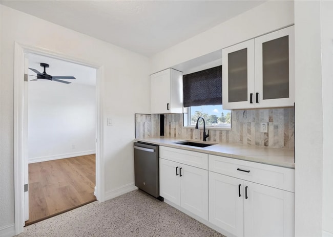 Building Photo - 4869 Venetian Blvd NE